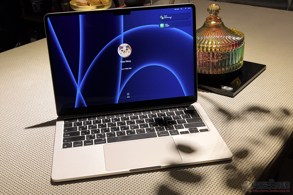 M2 MacBook Air 開箱體驗 :美型新設計與更強 Apple 晶片效能值得 M1 使用者升級嗎? - 電腦王阿達 M2 MacBook Air 開箱體驗 :美型新設計與更強 Apple 晶片效能值得 M1 使用者升級嗎? - 電腦王阿達