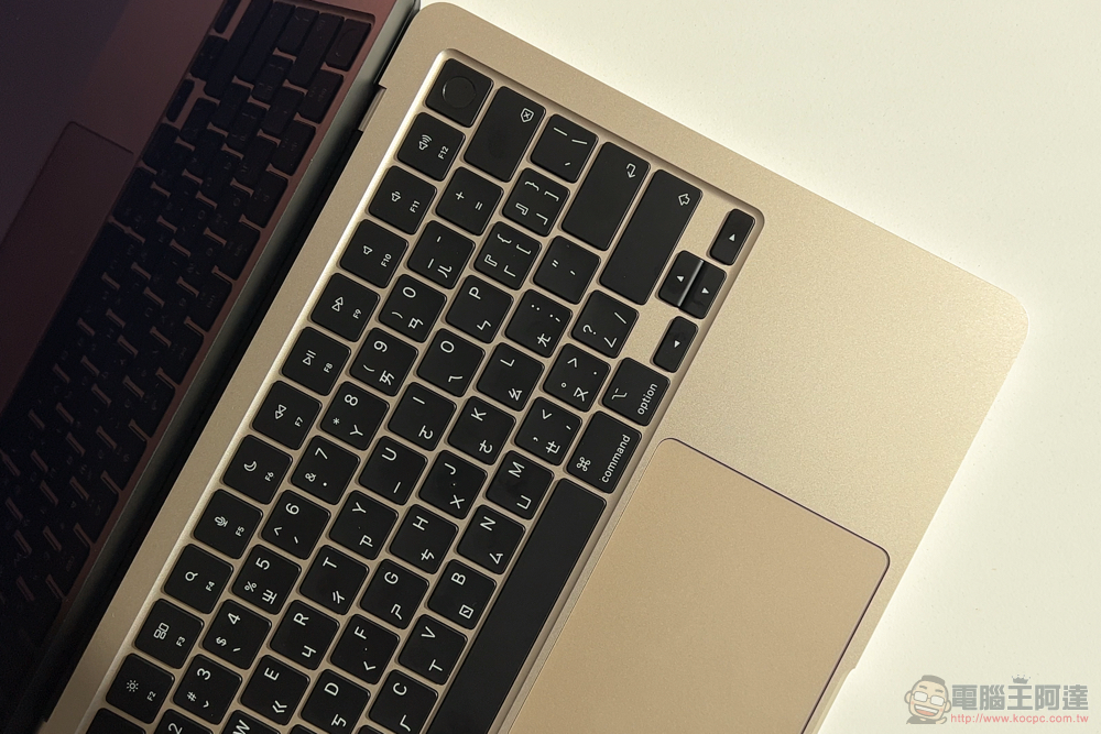 M2 MacBook Air 開箱體驗 :美型新設計與更強 Apple 晶片效能值得 M1 使用者升級嗎? - 電腦王阿達 M2 MacBook Air 開箱體驗 :美型新設計與更強 Apple 晶片效能值得 M1 使用者升級嗎? - 電腦王阿達
