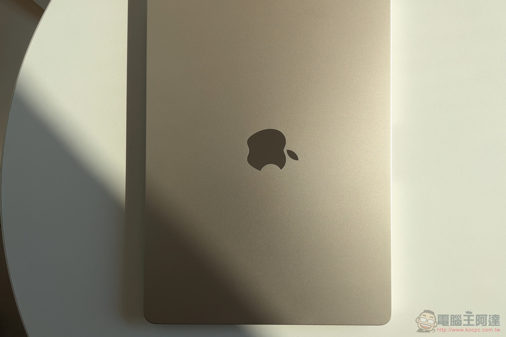 M2 MacBook Air 開箱體驗 :美型新設計與更強 Apple 晶片效能值得 M1 使用者升級嗎? - 電腦王阿達 M2 MacBook Air 開箱體驗 :美型新設計與更強 Apple 晶片效能值得 M1 使用者升級嗎? - 電腦王阿達