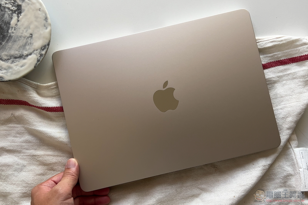 M2 MacBook Air 開箱體驗 :美型新設計與更強 Apple 晶片效能值得 M1 使用者升級嗎? - 電腦王阿達 M2 MacBook Air 開箱體驗 :美型新設計與更強 Apple 晶片效能值得 M1 使用者升級嗎? - 電腦王阿達