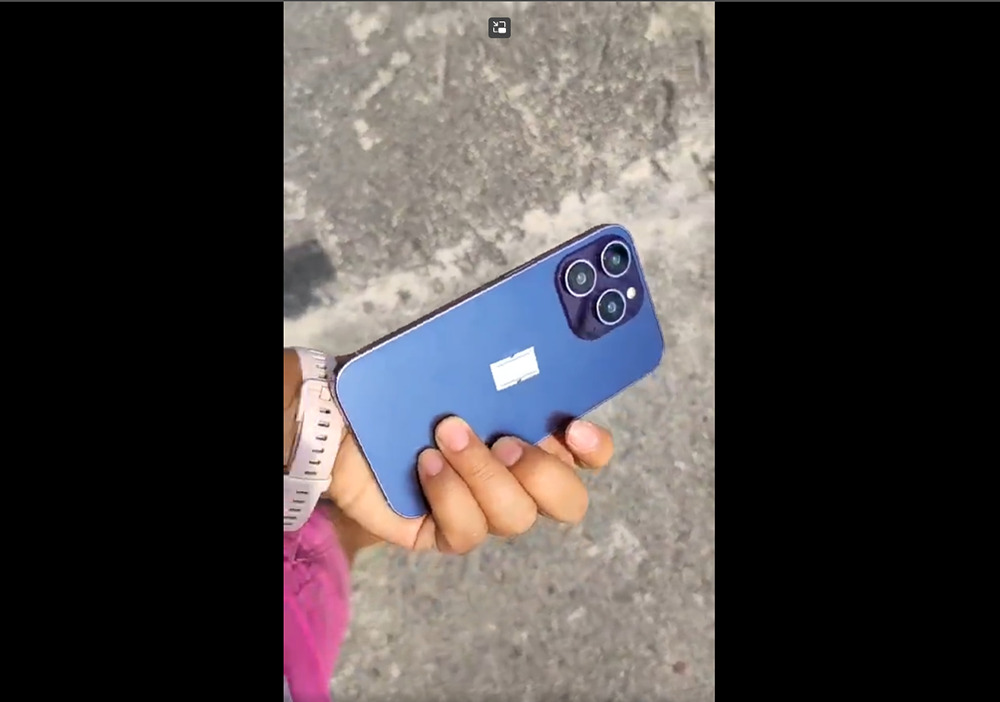 傳聞中 iPhone 14 Pro 新的藍 + 紫配色模型機影片現身,特殊角度才會看到紫色 - 電腦王阿達 傳聞中 iPhone 14 Pro 新的藍 + 紫配色模型機影片現身,特殊角度才會看到紫色 - 電腦王阿達