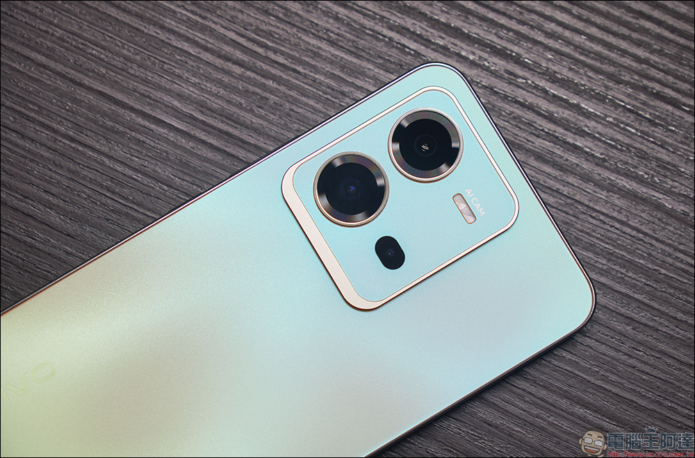 vivo V25 Pro 5G、vivo V25 5G 開箱、評測|全方位人像旗艦、設計質感更升級,續航更持久、最高 66W 快充! - 電腦王阿達 vivo V25 Pro 5G、vivo V25 5G 開箱、評測|全方位人像旗艦、設計質感更升級,續航更持久、最高 66W 快充! - 電腦王阿達