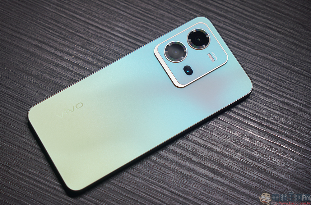 vivo V25 Pro 5G、vivo V25 5G 開箱、評測|全方位人像旗艦、設計質感更升級,續航更持久、最高 66W 快充! - 電腦王阿達 vivo V25 Pro 5G、vivo V25 5G 開箱、評測|全方位人像旗艦、設計質感更升級,續航更持久、最高 66W 快充! - 電腦王阿達