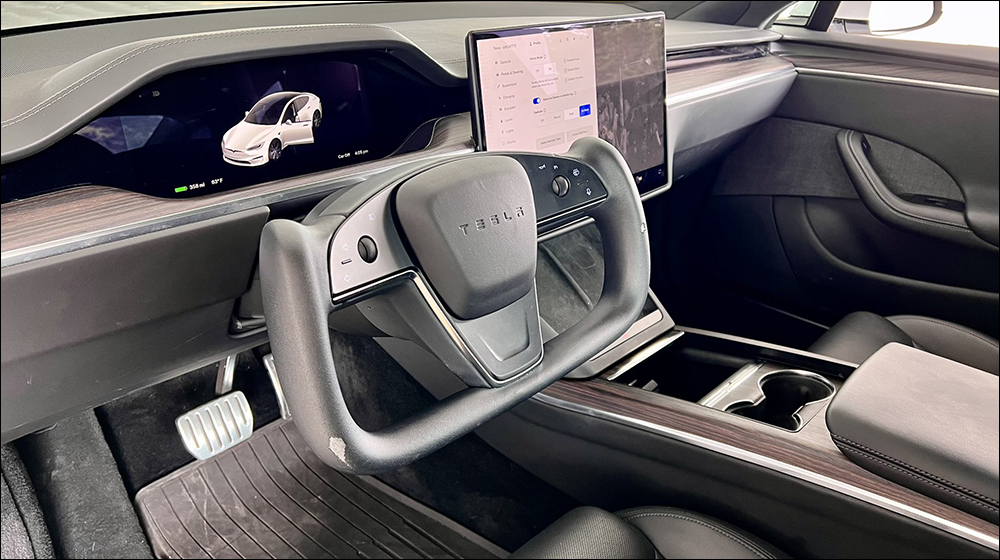 特斯拉 Model S 租賃車在行駛 1.9 萬英里後, Yoke 方向盤嚴重脫皮、內裝嚴重污損 - 電腦王阿達 特斯拉 Model S 租賃車在行駛 1.9 萬英里後, Yoke 方向盤嚴重脫皮、內裝嚴重污損 - 電腦王阿達