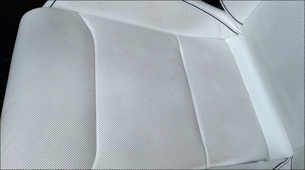 特斯拉 Model S 租賃車在行駛 1.9 萬英里後, Yoke 方向盤嚴重脫皮、內裝嚴重污損 - 電腦王阿達 特斯拉 Model S 租賃車在行駛 1.9 萬英里後, Yoke 方向盤嚴重脫皮、內裝嚴重污損 - 電腦王阿達