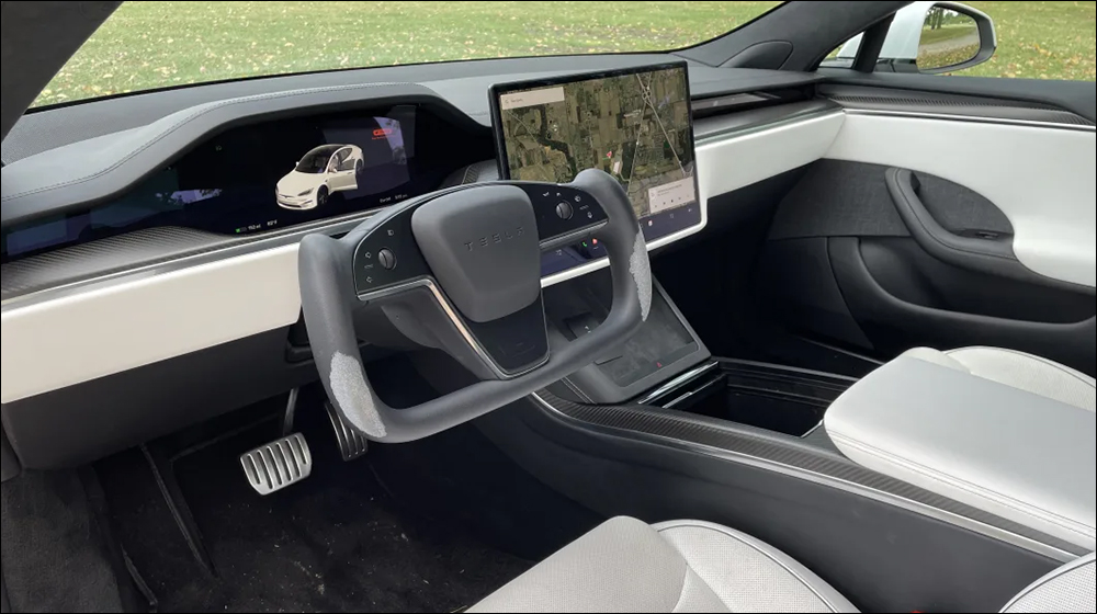 特斯拉 Model S 租賃車在行駛 1.9 萬英里後， Yoke 方向盤嚴重脫皮、內裝嚴重污損 - 電腦王阿達