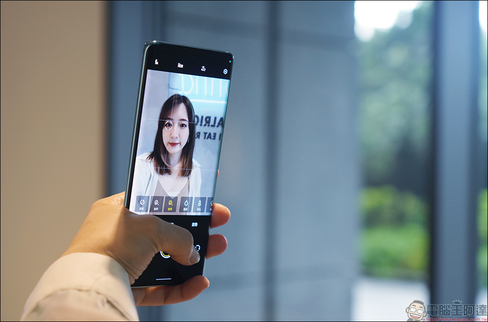 vivo V25 Pro 5G、vivo V25 5G 開箱、評測|全方位人像旗艦、設計質感更升級,續航更持久、最高 66W 快充! - 電腦王阿達 vivo V25 Pro 5G、vivo V25 5G 開箱、評測|全方位人像旗艦、設計質感更升級,續航更持久、最高 66W 快充! - 電腦王阿達