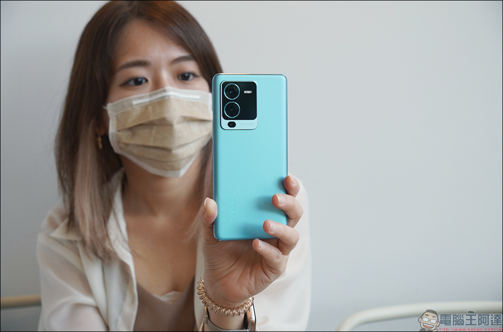 vivo V25 Pro 5G、vivo V25 5G 開箱、評測|全方位人像旗艦、設計質感更升級,續航更持久、最高 66W 快充! - 電腦王阿達 vivo V25 Pro 5G、vivo V25 5G 開箱、評測|全方位人像旗艦、設計質感更升級,續航更持久、最高 66W 快充! - 電腦王阿達