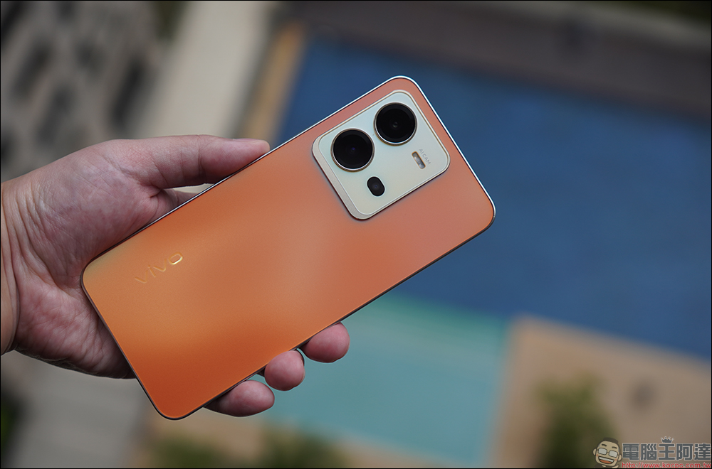 vivo V25 Pro 5G、vivo V25 5G 開箱、評測|全方位人像旗艦、設計質感更升級,續航更持久、最高 66W 快充! - 電腦王阿達 vivo V25 Pro 5G、vivo V25 5G 開箱、評測|全方位人像旗艦、設計質感更升級,續航更持久、最高 66W 快充! - 電腦王阿達