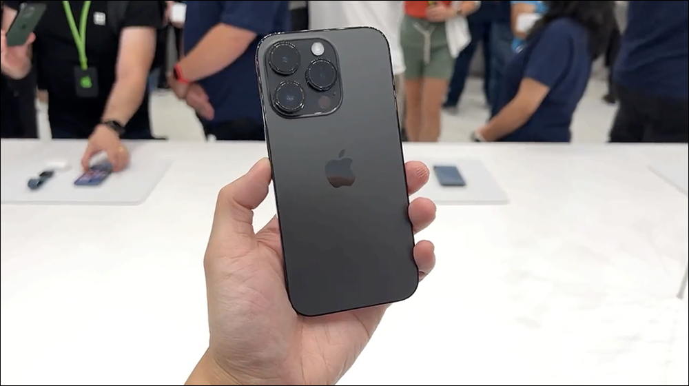 iPhone 14 Pro 與 iPhone 14 Pro Max 的全新「深紫色」、「太空黑色」實機搶先看 - 電腦王阿達 iPhone 14 Pro 與 iPhone 14 Pro Max 的全新「深紫色」、「太空黑色」實機搶先看 - 電腦王阿達