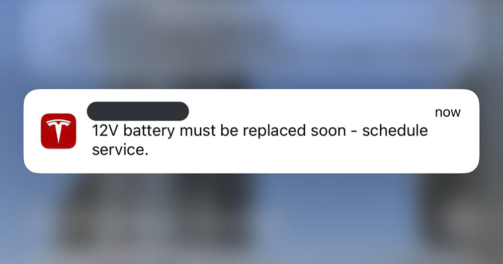 Tesla app 主動通知更換 12V 小電池 Tesla app 主動通知更換 12V 小電池