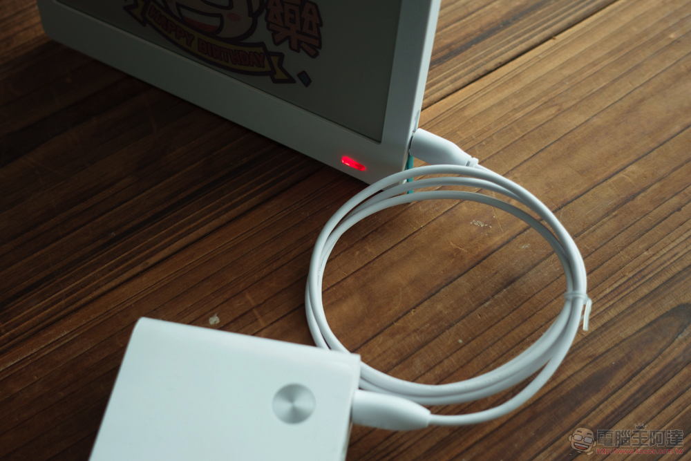 ULANI 永恆曆 ∞ 開箱體驗:不傷眼、低耗電又省紙張的電子紙桌曆(評價 評測 動手玩) - 電腦王阿達 ULANI 永恆曆 ∞ 開箱體驗:不傷眼、低耗電又省紙張的電子紙桌曆(評價 評測 動手玩) - 電腦王阿達