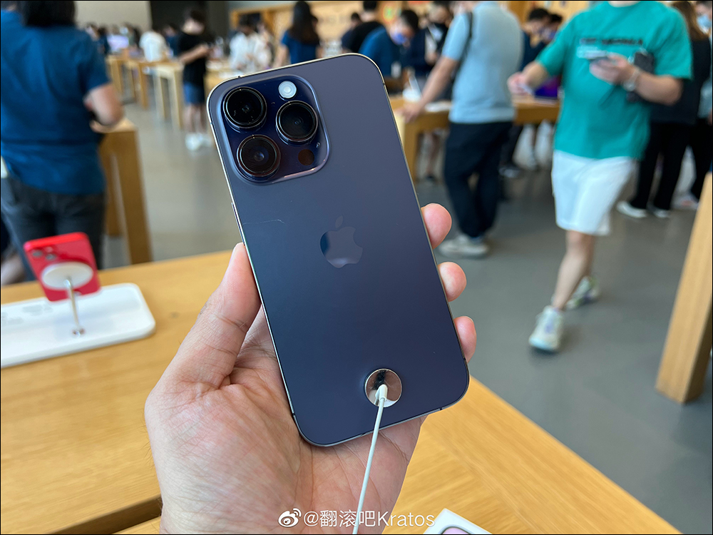 iPhone 14 Pro 傳出後蓋容易留下刮痕災情?許多展示機已有明顯傷痕 - 電腦王阿達 iPhone 14 Pro 傳出後蓋容易留下刮痕災情?許多展示機已有明顯傷痕 - 電腦王阿達