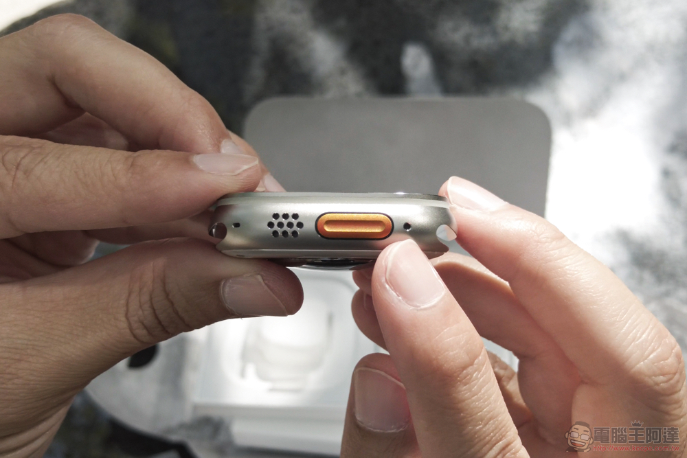 Apple Watch 側面的孔有什麼作用? - 電腦王阿達 Apple Watch Ultra 開箱體驗:為最強之人而生,細節卻使凡人難擋 - 電腦王阿達