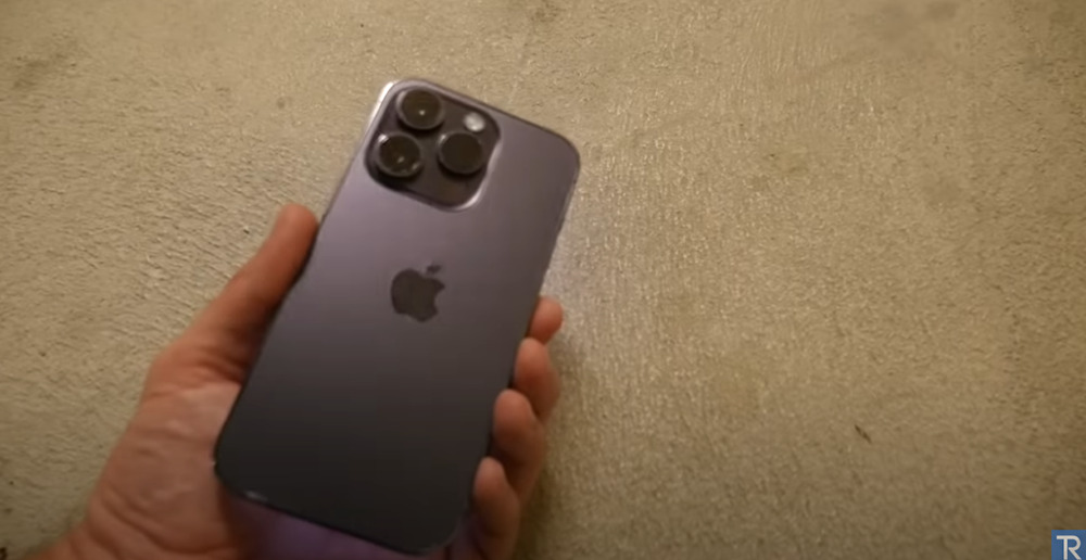 iPhone 14 Pro vs iPhone 13 摔落測試,iPhone 14 Pro 就跟坦克一樣 - 電腦王阿達 iPhone 14 Pro vs iPhone 13 摔落測試,iPhone 14 Pro 就跟坦克一樣 - 電腦王阿達
