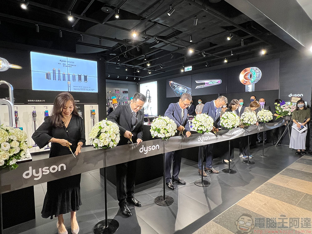 Dyson 全台首家體驗店進駐新光三越 A11,現場提供客製禮盒鐫刻服務 - 電腦王阿達 Dyson 全台首家體驗店進駐新光三越 A11,現場提供客製禮盒鐫刻服務 - 電腦王阿達