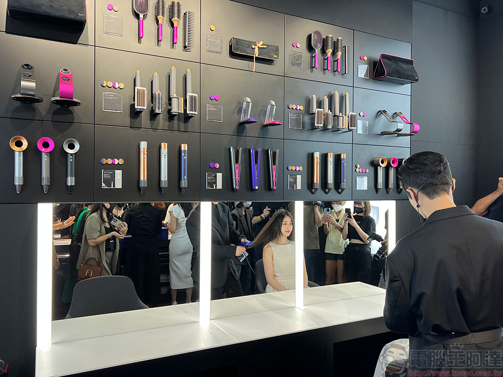 Dyson 全台首家體驗店進駐新光三越 A11,現場提供客製禮盒鐫刻服務 - 電腦王阿達 Dyson 全台首家體驗店進駐新光三越 A11,現場提供客製禮盒鐫刻服務 - 電腦王阿達