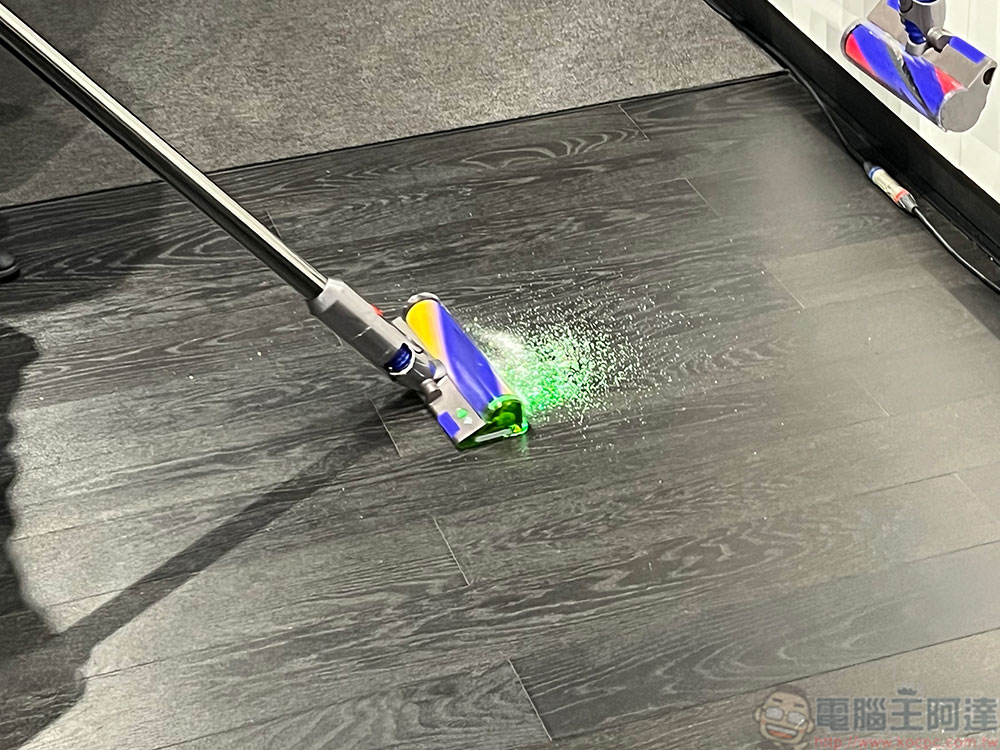 Dyson 全台首家體驗店進駐新光三越 A11,現場提供客製禮盒鐫刻服務 - 電腦王阿達 Dyson 全台首家體驗店進駐新光三越 A11,現場提供客製禮盒鐫刻服務 - 電腦王阿達