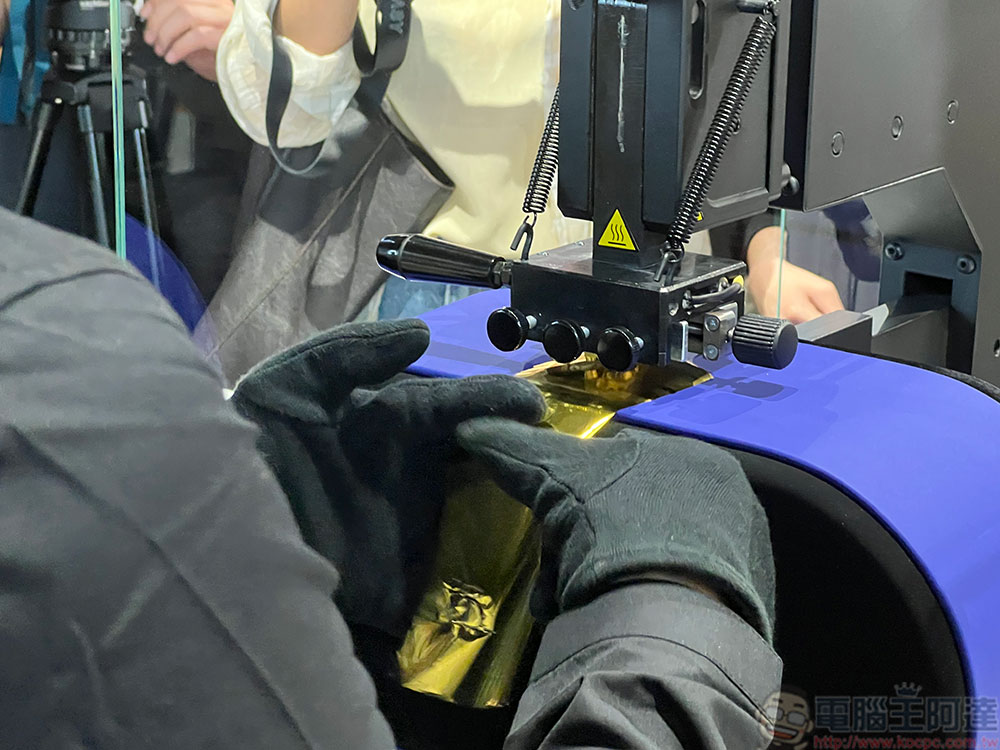 Dyson 全台首家體驗店進駐新光三越 A11,現場提供客製禮盒鐫刻服務 - 電腦王阿達 Dyson 全台首家體驗店進駐新光三越 A11,現場提供客製禮盒鐫刻服務 - 電腦王阿達