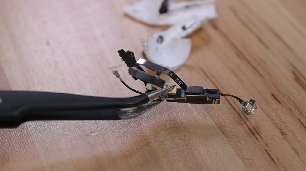 iFixit 拆解 AirPods Pro 2 耳機:幾乎無法修復 - 電腦王阿達 iFixit 拆解 AirPods Pro 2 耳機:幾乎無法修復 - 電腦王阿達