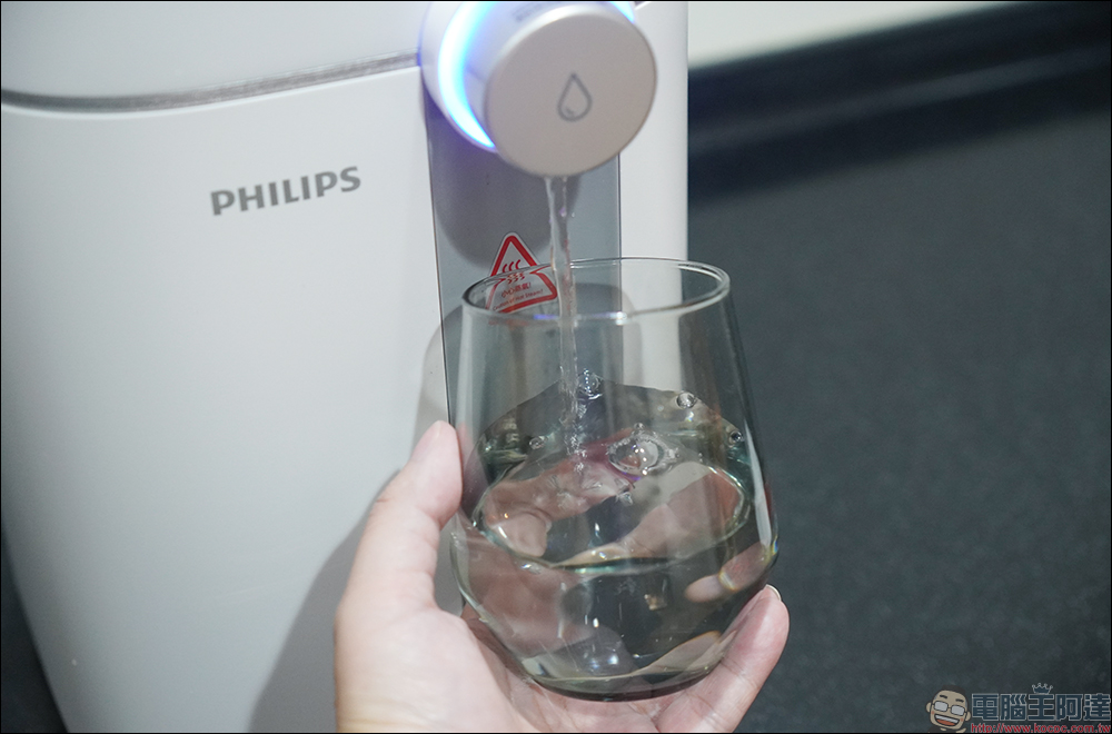 飛利浦 Philips ADD6910 RO純淨智慧飲水機開箱｜免安裝、UV 殺菌、3 秒瞬熱，出水直接喝，比煮沸更安心！ - 電腦王阿達