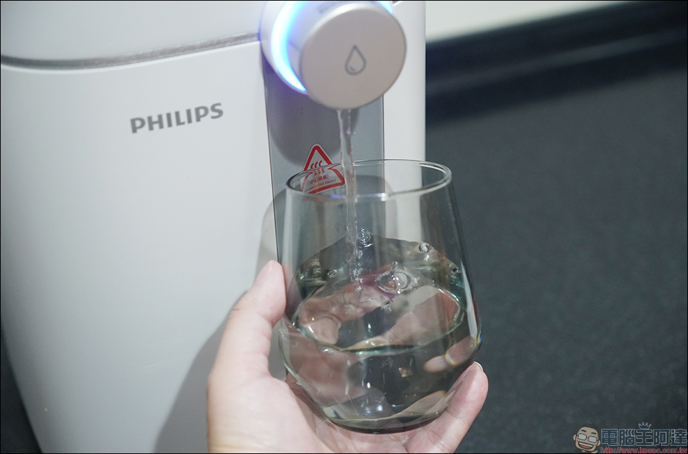 飛利浦 Philips ADD6910 RO純淨智慧飲水機開箱|免安裝、UV 殺菌、3 秒瞬熱,出水直接喝,比煮沸更安心! - 電腦王阿達 飛利浦 Philips ADD6910 RO純淨智慧飲水機開箱|免安裝、UV 殺菌、3 秒瞬熱,出水直接喝,比煮沸更安心! - 電腦王阿達