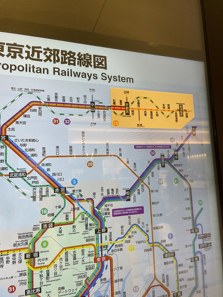 東京車站趣事，明明是用螢幕顯示東京近郊路線圖，車站人員卻用貼紙來更正 - 電腦王阿達