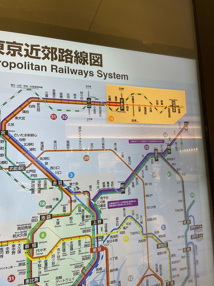 東京車站趣事,明明是用螢幕顯示東京近郊路線圖,車站人員卻用貼紙來更正 - 電腦王阿達 東京車站趣事,明明是用螢幕顯示東京近郊路線圖,車站人員卻用貼紙來更正 - 電腦王阿達