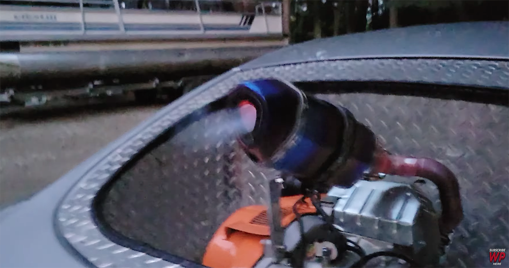 神人大改 Tesla 裝上發電機(與排氣管)變身油電車挑戰不插線充電行駛近 3,000 公里 - 電腦王阿達 神人大改 Tesla 裝上發電機(與排氣管)變身油電車挑戰不插線充電行駛近 3,000 公里 - 電腦王阿達