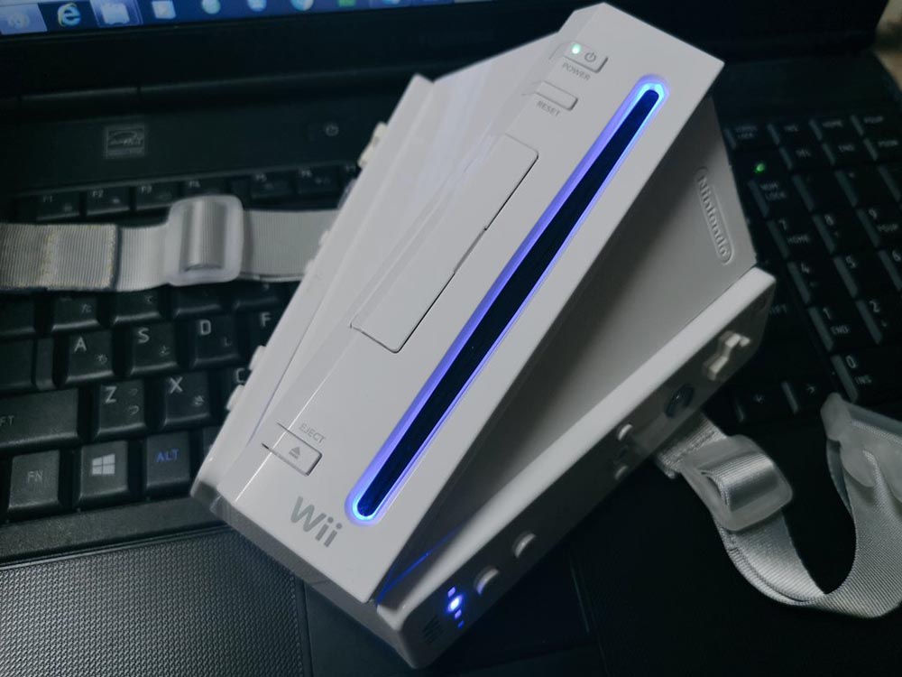 日本網友將沒用的 Wii 改造成「未來科技感十足的面罩」，真的帥 - 電腦王阿達