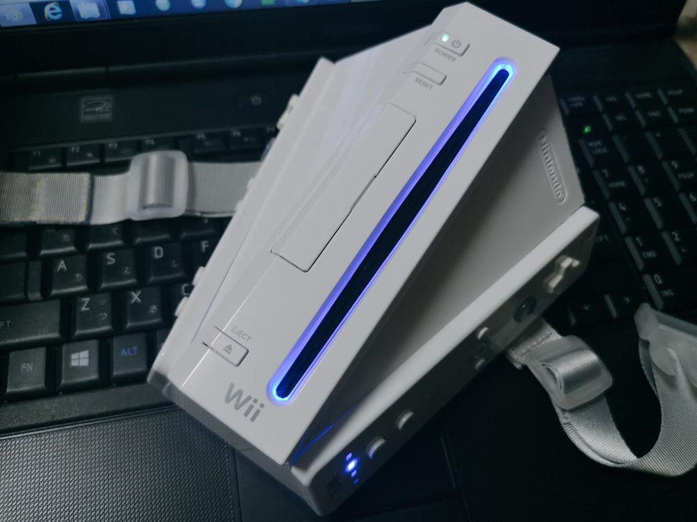 日本網友將沒用的 Wii 改造成「未來科技感十足的面罩」,真的帥 - 電腦王阿達 日本網友將沒用的 Wii 改造成「未來科技感十足的面罩」,真的帥 - 電腦王阿達