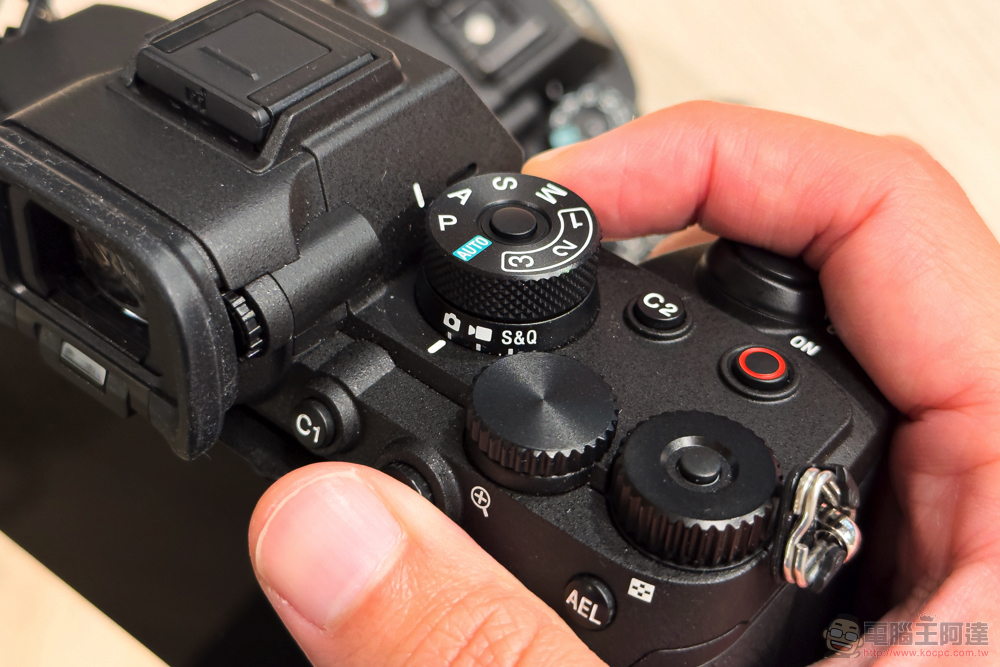 AI 加持微幅調漲,Sony A7R5 全幅無反在台登場動手玩 - 電腦王阿達 AI 加持微幅調漲,Sony A7R5 全幅無反在台登場動手玩 - 電腦王阿達