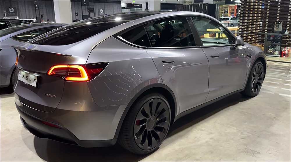 特斯拉 Tesla Model Y 「快銀」全新車色實車首度亮相 - 電腦王阿達 特斯拉 Tesla Model Y 「快銀」全新車色實車首度亮相 - 電腦王阿達