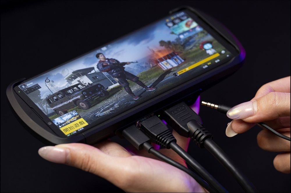 Xperia Stream電競套件支援四種轉接頭包含HDMI埠、LAN埠、USB Type-C埠與3.5mm耳機孔 Xperia Stream電競套件支援四種轉接頭包含HDMI埠、LAN埠、USB Type-C埠與3.5mm耳機孔