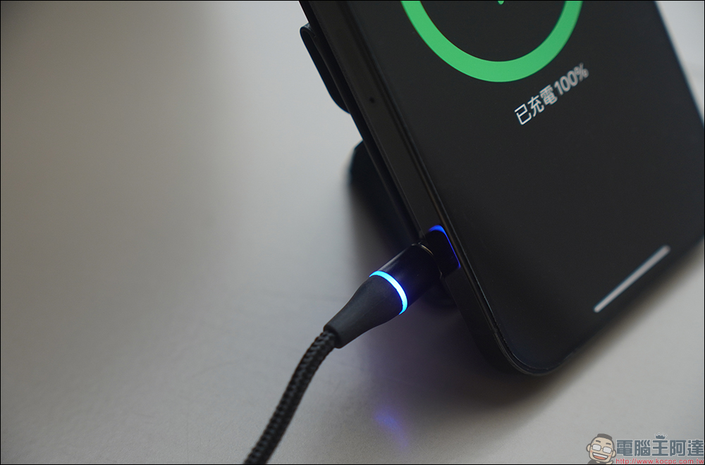 MOFT 磁吸行動電源開箱、體驗|充電、支架、卡夾完美三合一,一吸就上癮! - 電腦王阿達 MOFT 磁吸行動電源開箱、體驗|充電、支架、卡夾完美三合一,一吸就上癮! - 電腦王阿達
