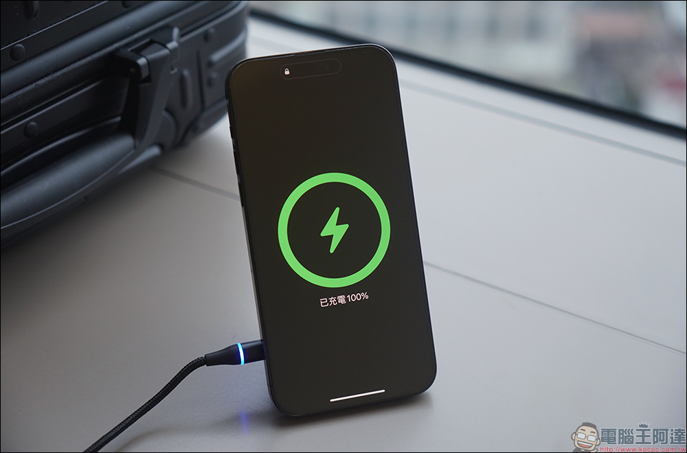 MOFT 磁吸行動電源開箱、體驗|充電、支架、卡夾完美三合一,一吸就上癮! - 電腦王阿達 MOFT 磁吸行動電源開箱、體驗|充電、支架、卡夾完美三合一,一吸就上癮! - 電腦王阿達
