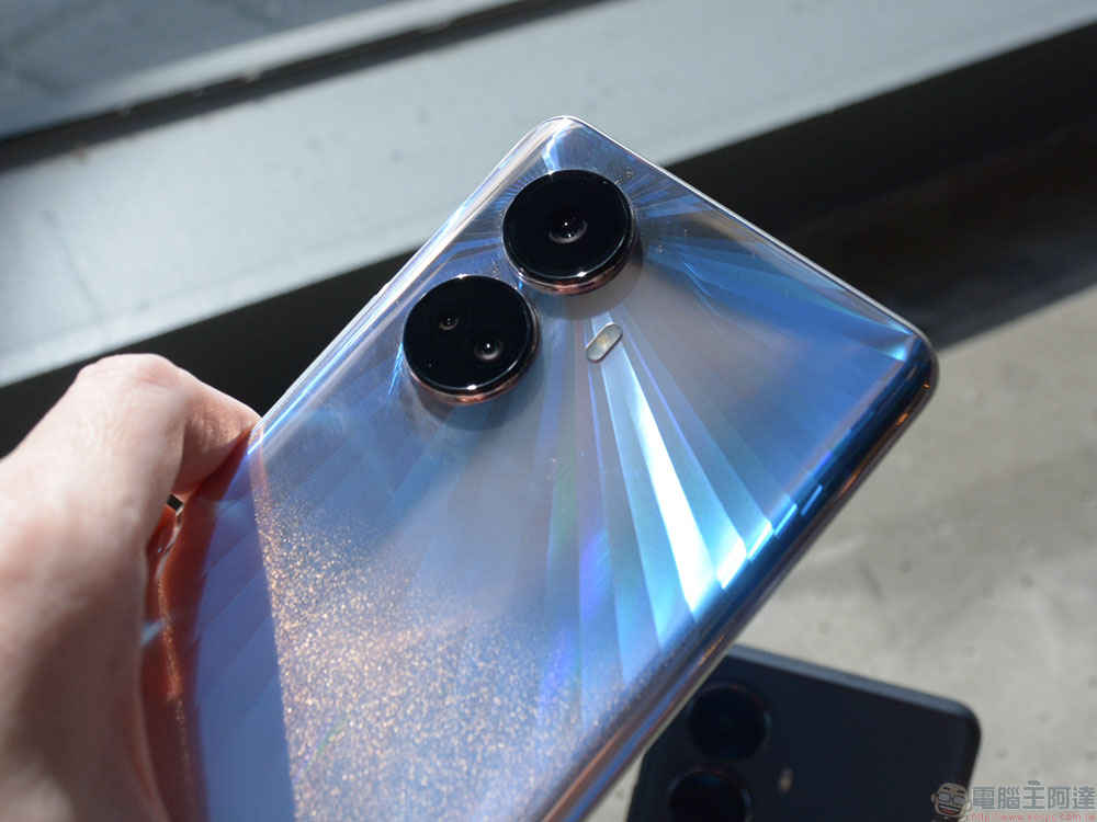 realme 10 Pro、10 Pro+ 在台推出,抓住星曜之光你就是街頭神攝手 - 電腦王阿達 realme 10 Pro、10 Pro+ 在台推出,抓住星曜之光你就是街頭神攝手 - 電腦王阿達