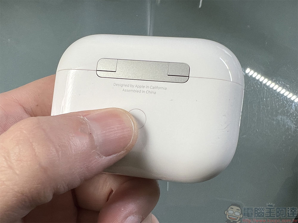 提高 AirPods、AirPods Pro 續航的 7 個小技巧 - 電腦王阿達 你知道 AirPods 充電盒燈號閃爍的含意嗎?紅白綠大不相同! - 電腦王阿達