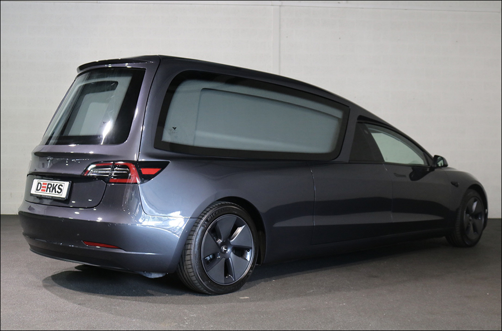 荷蘭改裝品牌 Derks 打造 Tesla Model 3 靈車版,「儀式感」滿分!一生只能躺著搭一次? - 電腦王阿達 荷蘭改裝品牌 Derks 打造 Tesla Model 3 靈車版,「儀式感」滿分!一生只能躺著搭一次? - 電腦王阿達