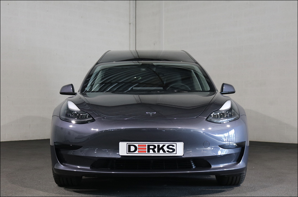 荷蘭改裝品牌 Derks 打造 Tesla Model 3 靈車版，「儀式感」滿分！一生只能躺著搭一次？ - 電腦王阿達