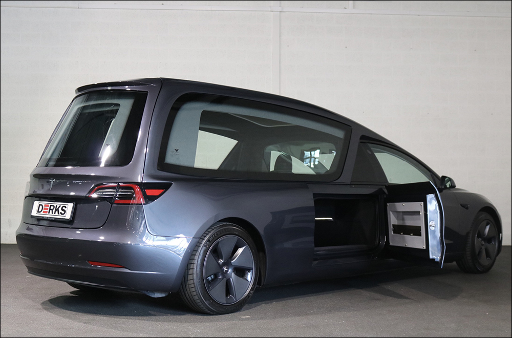 荷蘭改裝品牌 Derks 打造 Tesla Model 3 靈車版,「儀式感」滿分!一生只能躺著搭一次? - 電腦王阿達 荷蘭改裝品牌 Derks 打造 Tesla Model 3 靈車版,「儀式感」滿分!一生只能躺著搭一次? - 電腦王阿達