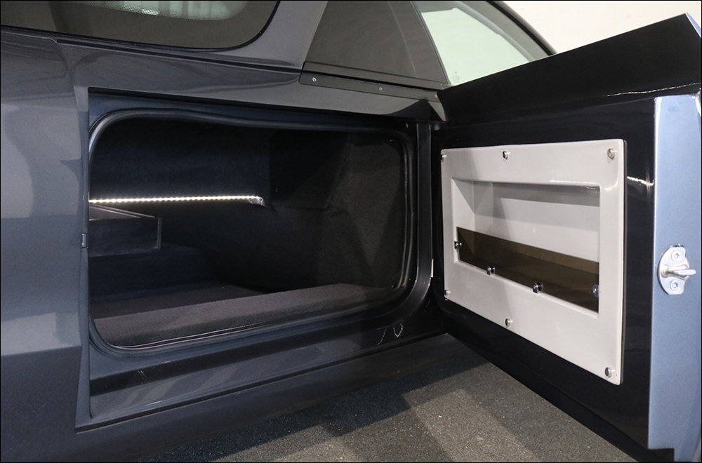 荷蘭改裝品牌 Derks 打造 Tesla Model 3 靈車版,「儀式感」滿分!一生只能躺著搭一次? - 電腦王阿達 荷蘭改裝品牌 Derks 打造 Tesla Model 3 靈車版,「儀式感」滿分!一生只能躺著搭一次? - 電腦王阿達