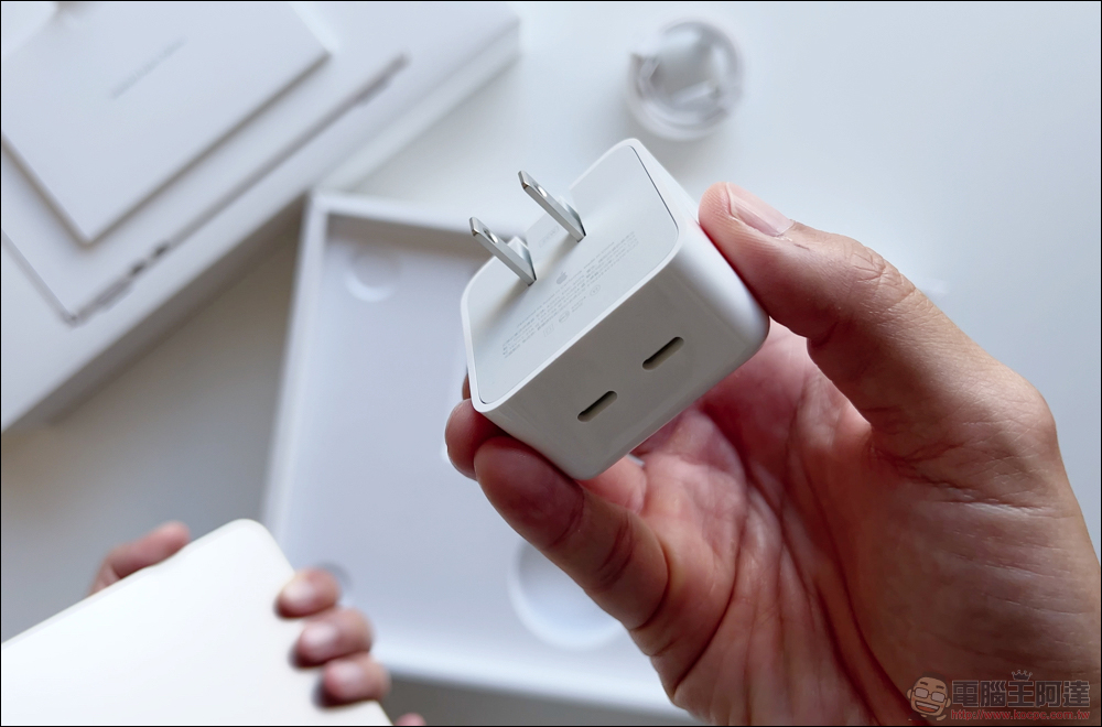 Apple 兩款 35W 雙 USB-C 充電器只差在外觀設計?充電性能實測與選購建議看這篇 - 電腦王阿達 Apple 兩款 35W 雙 USB-C 充電器只差在外觀設計?充電性能實測與選購建議看這篇 - 電腦王阿達
