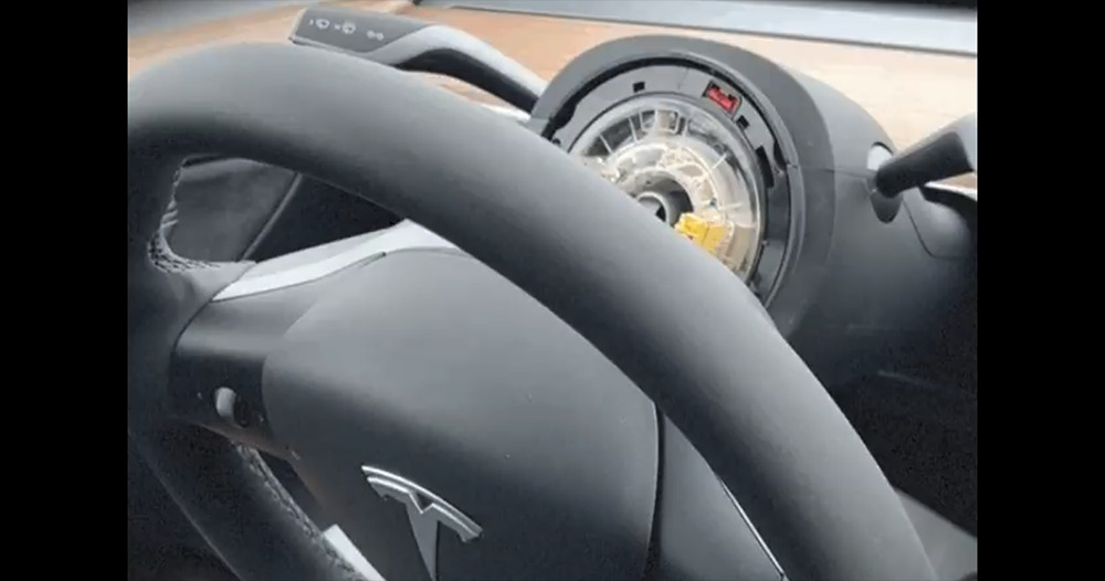 Model Y 有方向盤掉落問題 Model Y 有方向盤掉落問題