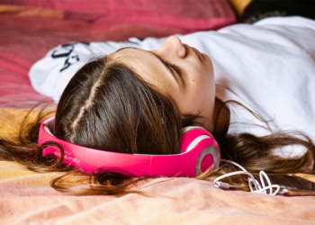如何使用 Spotify 的睡眠定時器功能？