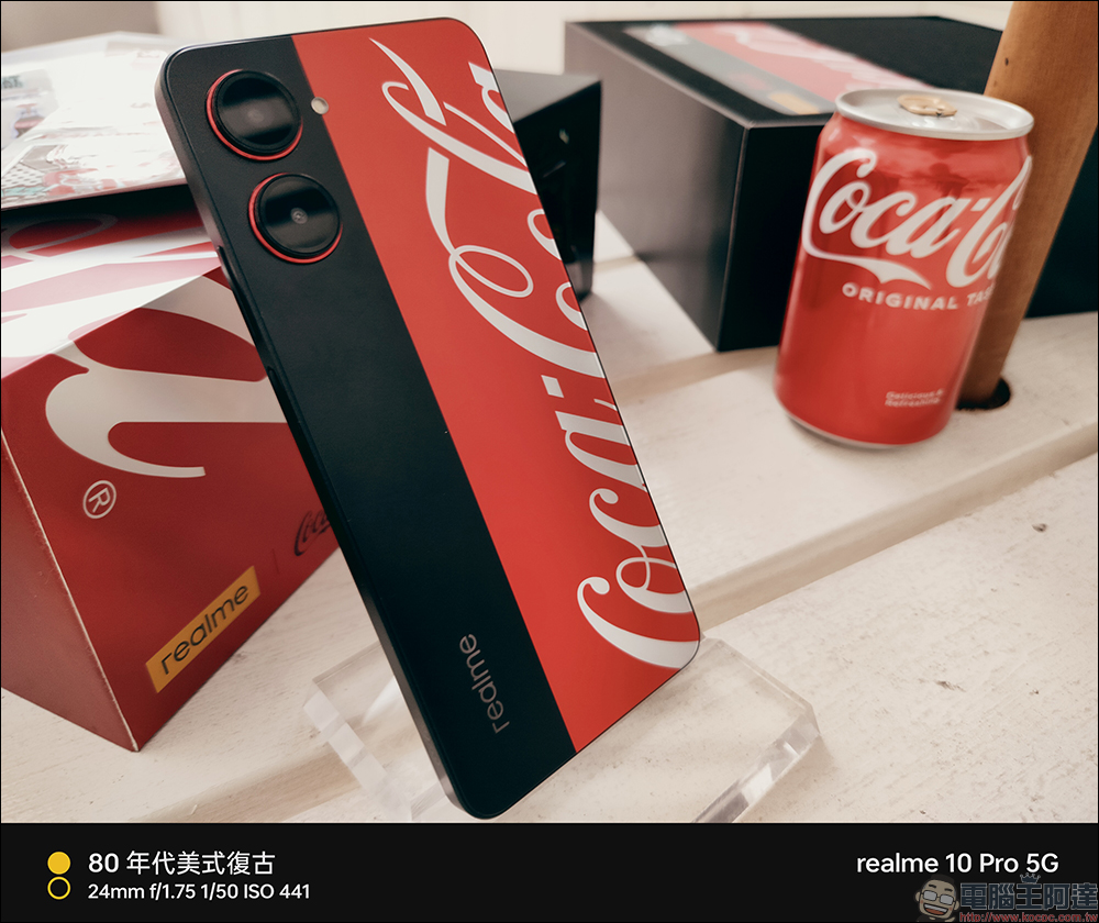 最受歡迎快樂水!realme 10 Pro 可口可樂聯名限定版 Coca-Cola Edition 動眼看, realmeow 限定公仔同步亮相! - 電腦王阿達 最受歡迎快樂水!realme 10 Pro 可口可樂聯名限定版 Coca-Cola Edition 動眼看, realmeow 限定公仔同步亮相! - 電腦王阿達