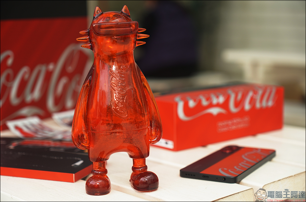 最受歡迎快樂水!realme 10 Pro 可口可樂聯名限定版 Coca-Cola Edition 動眼看, realmeow 限定公仔同步亮相! - 電腦王阿達 最受歡迎快樂水!realme 10 Pro 可口可樂聯名限定版 Coca-Cola Edition 動眼看, realmeow 限定公仔同步亮相! - 電腦王阿達