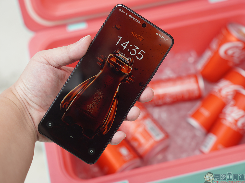 最受歡迎快樂水!realme 10 Pro 可口可樂聯名限定版 Coca-Cola Edition 動眼看, realmeow 限定公仔同步亮相! - 電腦王阿達 最受歡迎快樂水!realme 10 Pro 可口可樂聯名限定版 Coca-Cola Edition 動眼看, realmeow 限定公仔同步亮相! - 電腦王阿達
