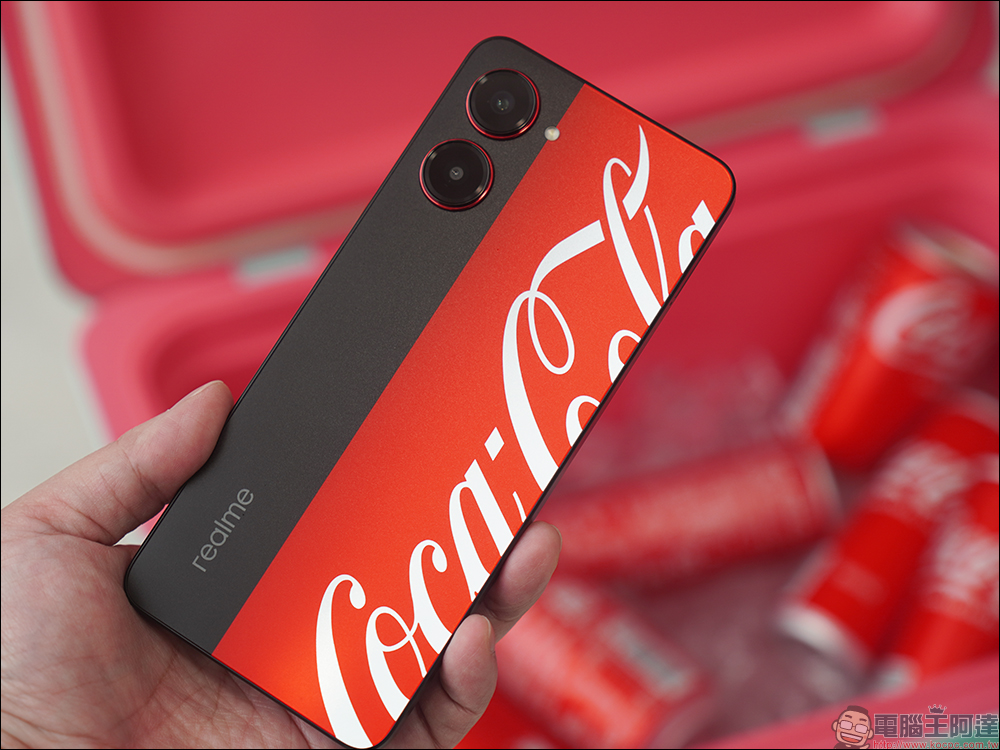 最受歡迎快樂水!realme 10 Pro 可口可樂聯名限定版 Coca-Cola Edition 動眼看, realmeow 限定公仔同步亮相! - 電腦王阿達 最受歡迎快樂水!realme 10 Pro 可口可樂聯名限定版 Coca-Cola Edition 動眼看, realmeow 限定公仔同步亮相! - 電腦王阿達