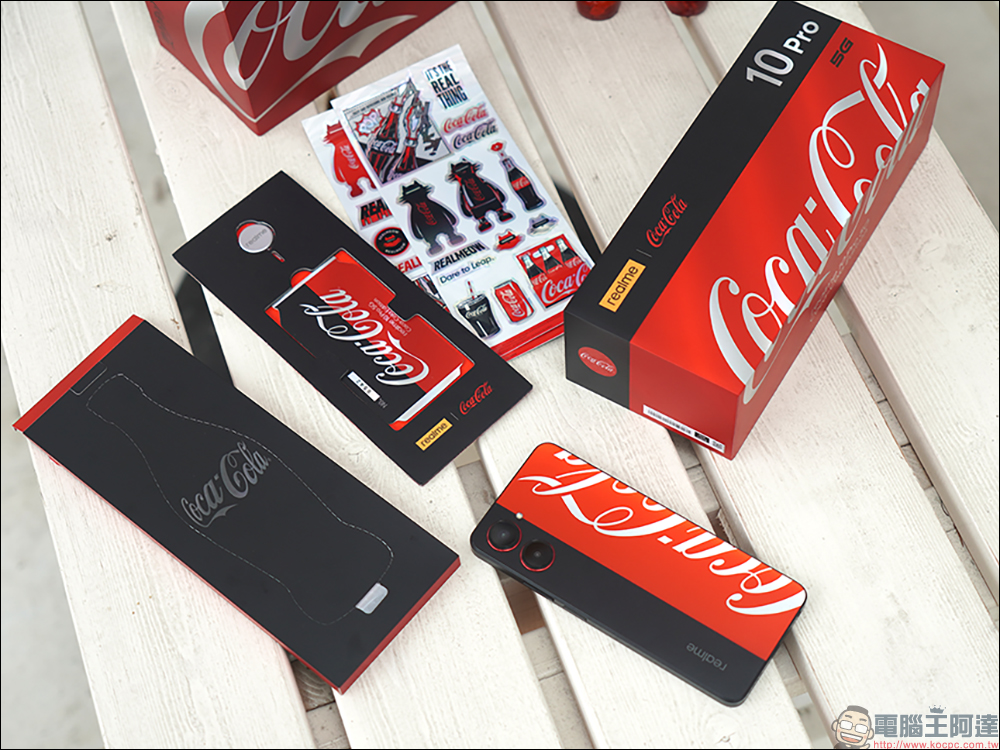 最受歡迎快樂水!realme 10 Pro 可口可樂聯名限定版 Coca-Cola Edition 動眼看, realmeow 限定公仔同步亮相! - 電腦王阿達 最受歡迎快樂水!realme 10 Pro 可口可樂聯名限定版 Coca-Cola Edition 動眼看, realmeow 限定公仔同步亮相! - 電腦王阿達